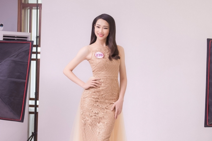 Góp mặt ở cuộc thi nhan sắc uy tín hàng đầu, Thủy Tiên thừa nhận cô còn khá rụt rè trong việc chụp ảnh hay trình diễn trên sân khấu do chưa có kinh nghiệm. Góp mặt ở cuộc thi nhan sắc uy tín hàng đầu, Thủy Tiên thừa nhận cô còn khá rụt rè trong việc chụp ảnh hay trình diễn trên sân khấu do chưa có kinh nghiệm.