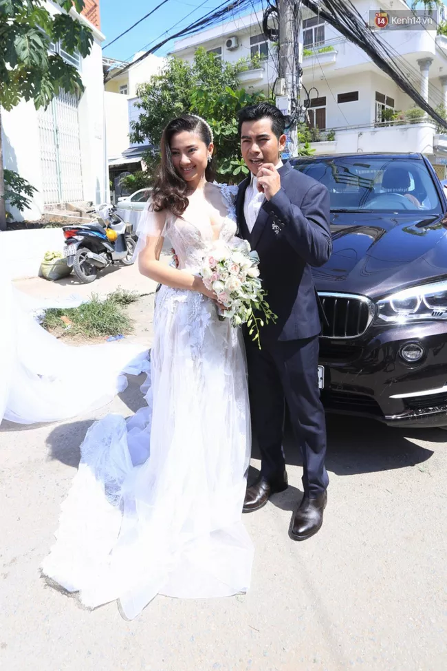 Ngày hôm nay, diễn viên Ngọc Lan và Thanh Bình làm lễ ăn hỏi sau một thời gian ngắn công khai tình yêu.