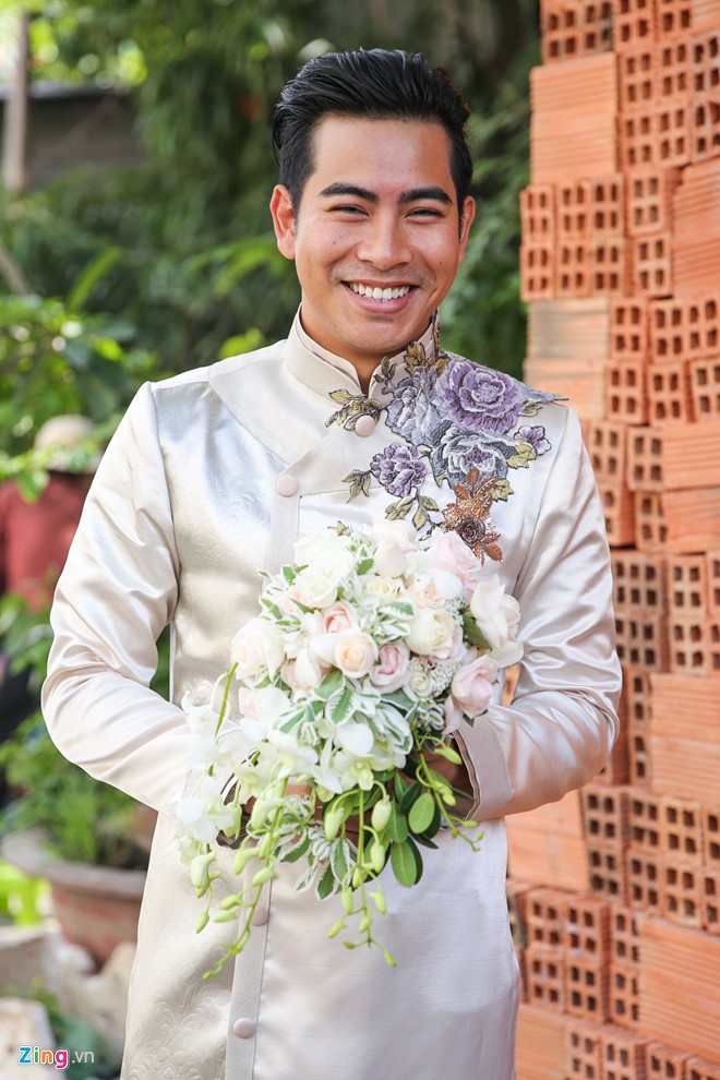 Cô từng tâm sự, T là người ''tốt bụng, hài hước, biết quan tâm tới người khác, cầu tiến và kiên trì trong công việc'', còn trong tình yêu, dù anh không phải là người lãng mạn, tuy vậy, anh rất hiểu cô.