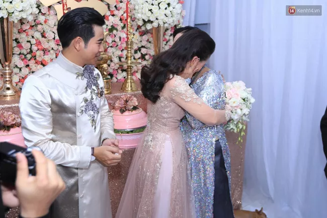 Sau khi chia tay chuyên gia làm tóc, vào tháng 6/2014, Ngọc Lan công khai tình cảm với người mẫu/diễn viên đã từng có một đời vợ - Đoàn Thành Tài.