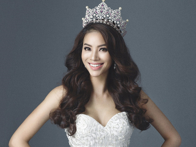 Xuất thân từ làng quê nghèo thuộc xã Thủy Triều, huyện Thủy Nguyên - TP. Hải Phòng, Phạm Hương cũng được nhiều người dân địa phương đánh giá là một cô bé ham học và từ bé đã sớm có ý chí, nghị lực vươn lên trong cuộc sống. Xuất thân từ làng quê nghèo thuộc xã Thủy Triều, huyện Thủy Nguyên - TP. Hải Phòng, Phạm Hương cũng được nhiều người dân địa phương đánh giá là một cô bé ham học và từ bé đã sớm có ý chí, nghị lực vươn lên trong cuộc sống.