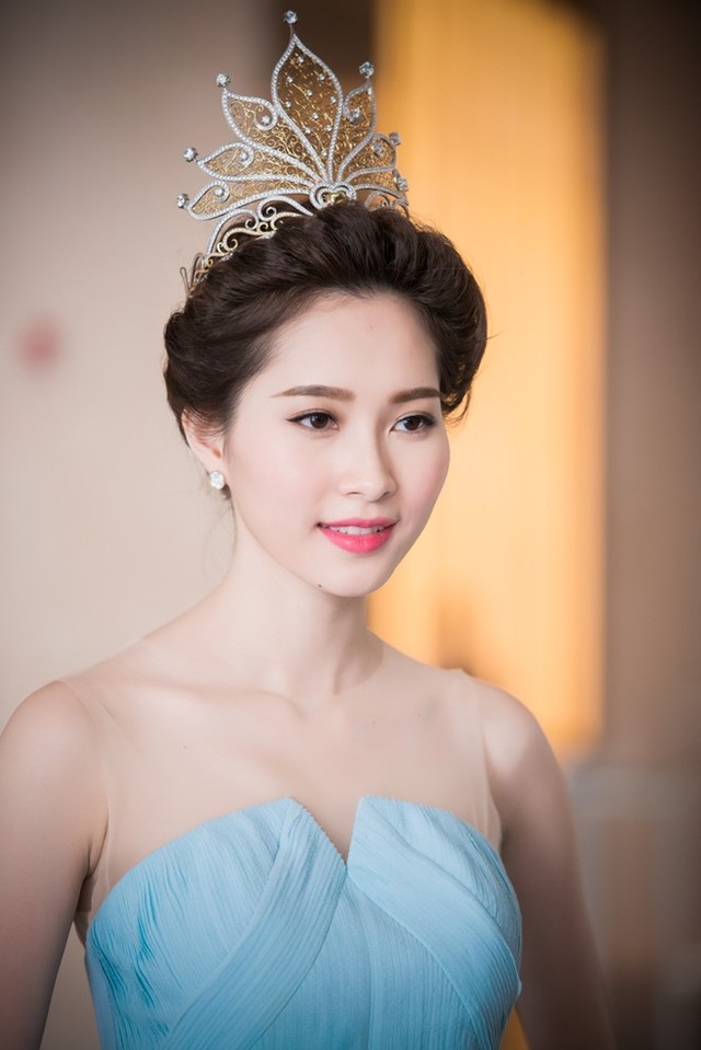 Sau khi đăng quang Hoa hậu Việt Nam, như nhiều trường hợp trước đây trong các cuộc thi người đẹp, Đặng Thu Thảo lại bị công khai trình độ học vấn. Sau khi đăng quang Hoa hậu Việt Nam, như nhiều trường hợp trước đây trong các cuộc thi người đẹp, Đặng Thu Thảo lại bị công khai trình độ học vấn.