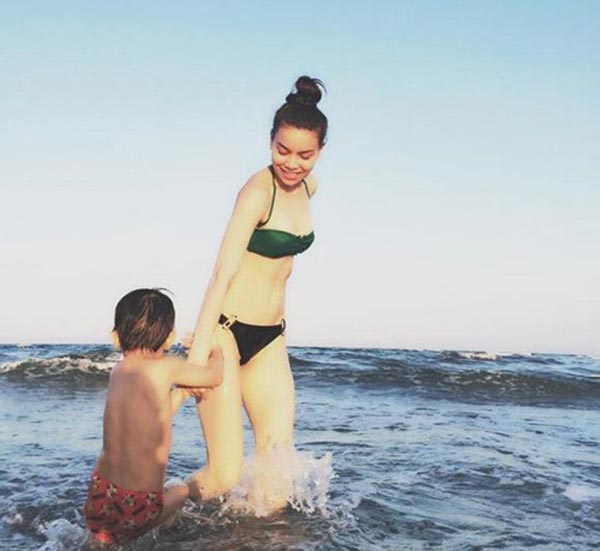 Hồ Ngọc Hà khoe trọn sắc vóc săn chắc nhưng vẫn rất gợi cảm của mình với bikini