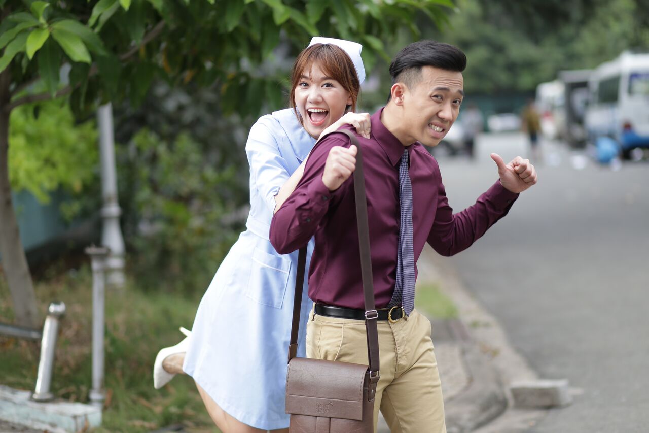 Những ngày học tiểu học vì hoàn cảnh đặc biệt, cô nhận được sự giúp đỡ của nhiều người trong trường. Khi là chiếc áo ấm, lúc là những phần gạo…