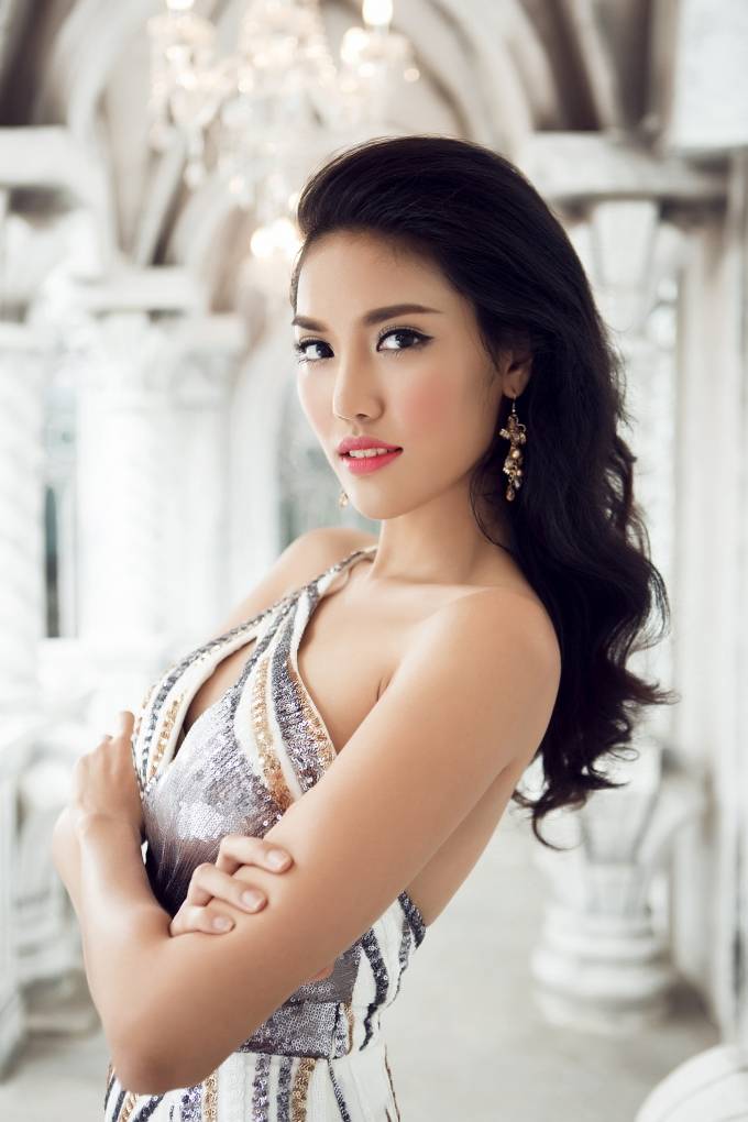 “Vì Đăng ký và nhận 60K 24 bao lì xì miễn phí mỗi ngày có nền tảng nhà giáo nên ngay từ khi đi học, tôi luôn bị áp lực phải cố gắng để mẹ không xấu hổ với thành tích học tập của con. Tôi là con một nên mọi người kỳ vọng rất nhiều ở tôi” – Lan Khuê trả lời về áp lực khi bố mẹ đều là người có vị trí trong ngành giáo dục.