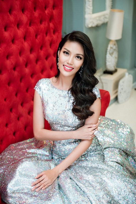 Cuối cùng, bằng sự cố gắng của mình, cô đã thuyết phục được người thân để tiếp tục theo đuổi nghệ thuật sau khi đăng quang giải Vàng Siêu mẫu 2013.