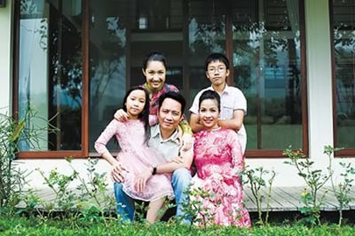 Diva Mỹ Linh cũng cho biết thêm, sở dĩ hai tên trộm không “cuỗm” được gì giá trị tại nhà chị là vì chị không bao giờ để tiền hay các vật dụng có giá trị tại nhà.