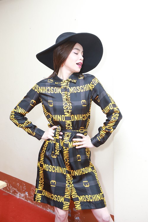 Váy Moschino có giá bán hơn 40 triệu đồng. Váy Moschino có giá bán hơn 40 triệu đồng.