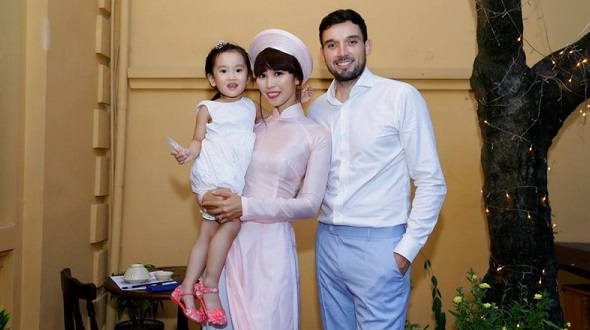 Ít ai biết, Hà Anh là cháu gái của nhà văn Vũ Tú Nam, nguyên tổng thư ký hội nhà văn Việt Nam.