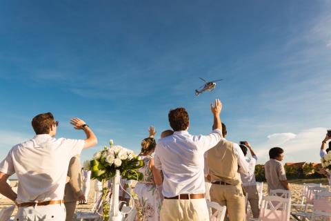 Ông nội của Hà Anh là nhà văn Vũ Tú Nam và bà nội là nhà báo Thanh Hương cũng đến chứng kiến ngày trọng đại của cô cháu gái cưng.