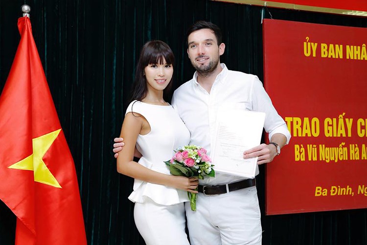  Đọc cuốn sách của Hà Anh, một cô gái sinh năm 1982, người đọc mới hiểu hết cách thức dạy con, dạy cháu của vợ chồng nhà văn Vũ Tú Nam mà cái cốt lõi là dạy cách làm người, làm người sống nhân văn, sống trung thực, rộng lượng và bao dung như những gì mà hai vợ chồng nhà văn Vũ Tú Nam đã thể hiện trong tác phẩm của mình.