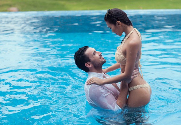 Như chính câu thơ của nhà văn Vũ Tú Nam viết về cô cháu gái sớm thành danh, siêu mẫu Hà Anh “Đôi chân non đạp hỏi cõi vô cùng…”.