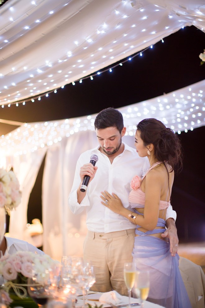 Bà Thúy Nga - giám đốc Elite Việt Nam phát biểu: ''Làm việc với Hà Anh, cá nhân tôi và các khách hàng, đặc biệt là khách hàng nước ngoài đều rất thoải mái và hài lòng. Không phải chỉ vì Hà Anh trao đổi thoải mái với họ bằng tiếng Anh, mà chính là thái độ làm việc chuyên nghiệp, thể hiện qua những việc rất cụ thể như có mặt đúng giờ, tuân thủ ý đồ, kịch bản của đạo diễn, thái độ lịch sự, thân thiện, có văn hóa của Hà Anh''