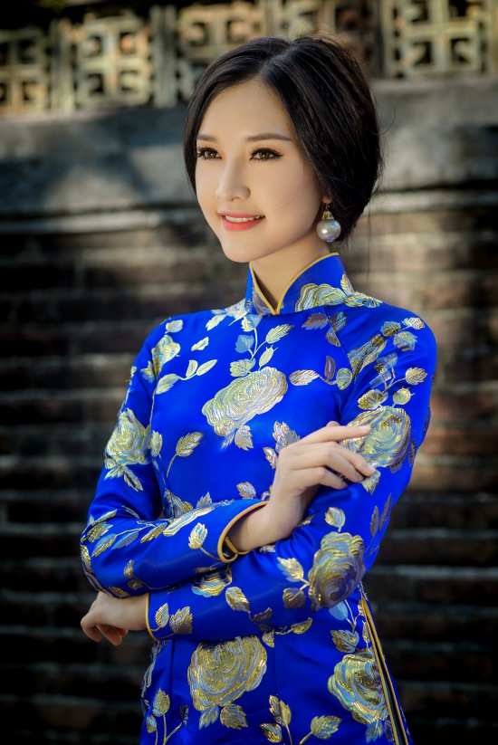 Đúng chất thiếu nữ Huế, vẻ đẹp của Ngọc Trân thật biết cách khiến người ta phải xao xuyến.Đúng chất thiếu nữ Huế, vẻ đẹp của Ngọc Trân thật biết cách khiến người ta phải xao xuyến.