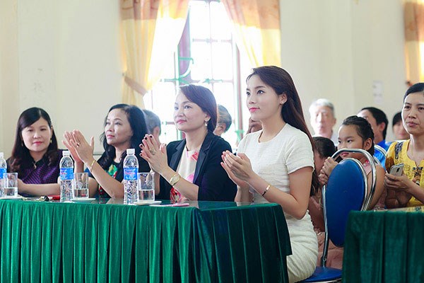 Cô từng lọt vào tứ kết giải Vô địch cầu lông U13 toàn quốc và 3 năm liền đạt Huy chương Vàng môn cầu lông tại Hội khỏe Phù Đổng tỉnh Nam Định.