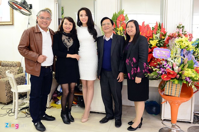 Studio ảnh viện áo cưới của Đăng ký và nhận 60K 24 bao lì xì miễn phí mỗi ngày Hoa hậu Kỳ Duyên là 1 trong những ảnh viện có tiếng của đất Thành Nam. Chỉ cần đọc địa chỉ, những người lái taxi đã biết đó là 1 studio ảnh cưới. 