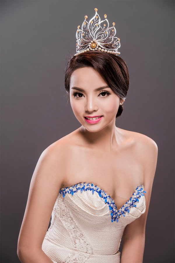 Đây là quyết định rất cứng rắn với một đương kim hoa hậu và chưa từng xuất hiện trong lịch sử cuộc thi Hoa hậu Việt Nam.
