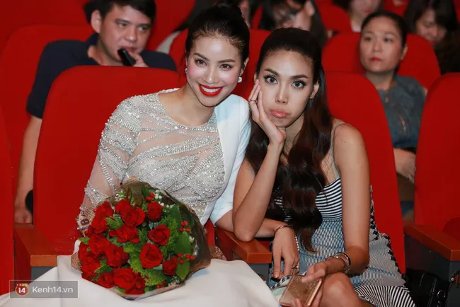 Nổi bật trong các hoạt động của quỹ là học bổng Nâng bước ngày mai, các chuyến đi trao tiền và quà tặng nhân dịp Tết Nguyên Đán, khai giảng năm học mới, sau các trận thiên tai, trao nhà tình thương, xây cầu Thiện Mỹ...  Hình ảnh Bóc khối tài sản trăm tỉ của ca sĩ Mỹ Tâm số 9  Hình ảnh thân thiện của Mỹ Tâm trong một chuyến đi từ thiện  Song song đó, Mỹ Tâm cùng quỹ từ thiện MT Foundation còn tham gia ủng hộ các bạn bè trên Thế giới khi gặp thiên tai, khó khăn, như Nhật Bản trong trận sóng thần, trao tặng 10 căn nhà tình thương tại tỉnh Tiền Giang và An Giang cùng hàng trăm 400 phần quà cho các hoàn cảnh khó khăn tại tỉnh Vĩnh Long....  G.G  Ngả mũ trước khối tài sản  Ngả mũ trước khối tài sản ''khổng lồ'' của Lý Nhã Kỳ Zoom cận cảnh trọn khối tài sản  Zoom cận cảnh trọn khối tài sản ''khủng'' của Mr. Đàm Ngắm khối tài sản tiền tỉ của Ngọc Trinh Ngắm khối tài sản tiền tỉ của Ngọc Trinh Soi khối tài sản trăm tỉ của cô ca sĩ siêu sexy Thu Minh Soi khối tài sản trăm tỉ của cô ca sĩ siêu sexy Thu Minh Nguồn : Người đưBên cạnh đó cũng có số ít ý kiến cho rằng có thể hiểu được vì Phạm Hương chưa có kinh nghiệm làm giám khảo. 