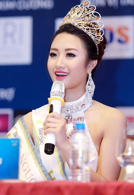Sau khoảnh khắc người đẹp sinh năm 1996 đội vương miện cao quý, trên mạng xã hội đã có rất nhiều bình luận, đánh giá về chiến thắng của tân hoa hậu.