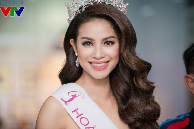 Hương mang tới cho người ta cảm giác cô ấy tự tin, lôi cuốn nhưng lại rất tự nhiên trong từng bước đi, từng điệu bộ, cử chỉ. 