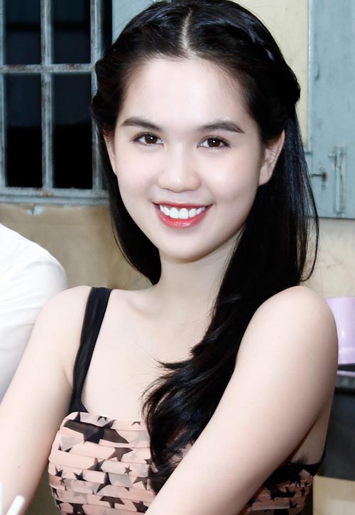 Nụ cười của Ngọc Trinh ngày ấy không được xinh đẹp và duyên dáng như bây giờ.