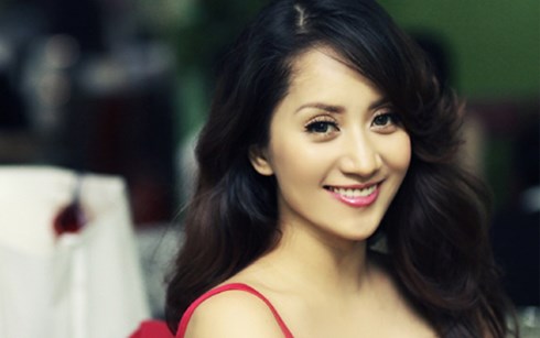 Và sự thay đổi đó có được là nhờ trùng tu hàm răng lộn xộn và ố vàng trước đây.