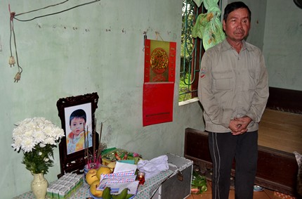 Di ảnh nạn nh&acirc;n Ho&agrave;ng