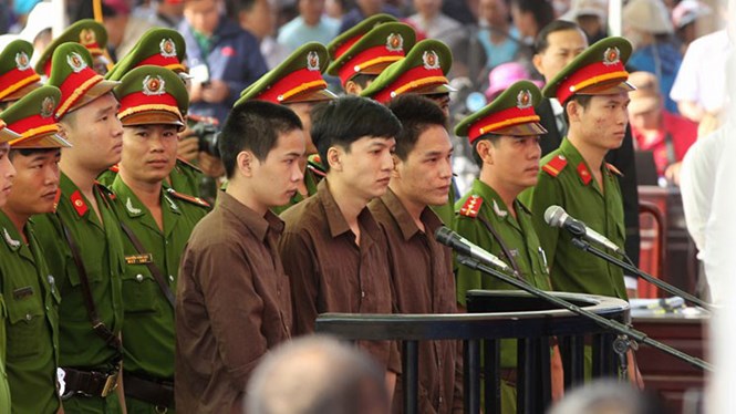 Vũ Văn Tiến, Nguyễn Hải Dương, Trần Đ&igrave;nh Thoại trong phi&ecirc;n t&ograve;a sơ thẩm vụ thảm s&aacute;t 6 người ở B&igrave;nh Phước h&ocirc;m 17/12