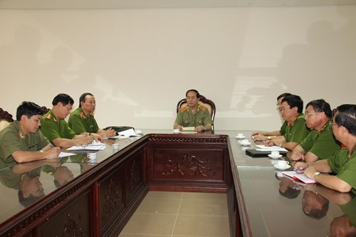 Theo th&ocirc;ng tin ban đầu, nguy&ecirc;n nh&acirc;n vụ thảm s&aacute;t 4 người ở Nghệ An lại chỉ xuất ph&aacute;t từ ch&uacute;t m&acirc;u thuẫn nhỏ v&agrave; mấy quả chanh ăn trộm