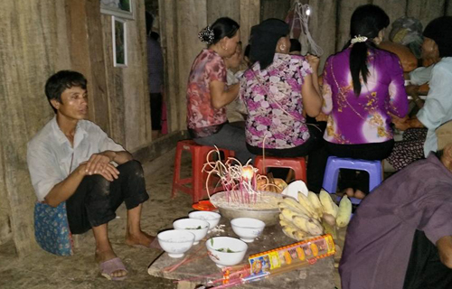Hia đ&igrave;nh 4 nạn nh&acirc;n vẫn chưa hết b&agrave;ng ho&agrave;ng trước sự mất m&aacute;t qu&aacute; lớn