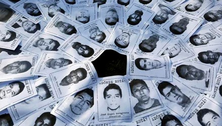 Gương mặt 43 sinh vi&ecirc;n bị bắt c&oacute;c v&agrave; giết hại ở Mexico