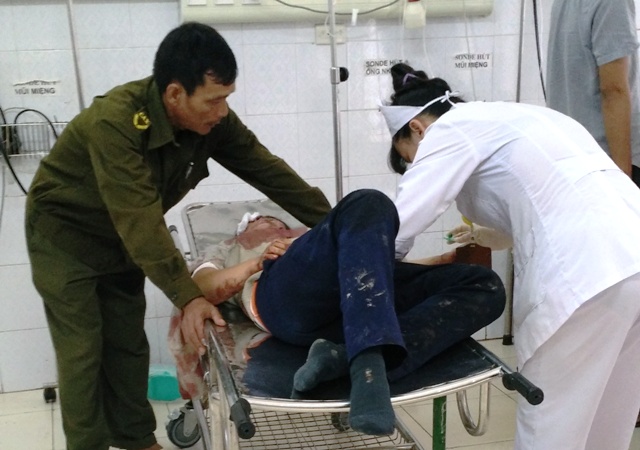 chị T đ&atilde; được người nh&agrave; chuyển xuống bệnh viện đa khoa tỉnh Thanh H&oacute;a cấp cứu