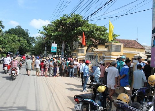 C&ocirc;ng an tỉnh Thanh H&oacute;a đang khẩn trương l&agrave;m r&otilde; nguy&ecirc;n nh&acirc;n dẫn đến c&aacute;i chết của chủ tịch x&atilde; Hoằng Đức