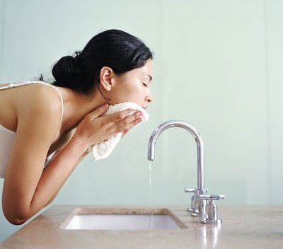 Cần l&agrave;m sạch s&acirc;u l&agrave;n da v&agrave;o m&ugrave;a lạnh