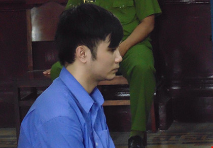 T&agrave;i trong l&uacute;c t&ograve;a nghị &aacute;n