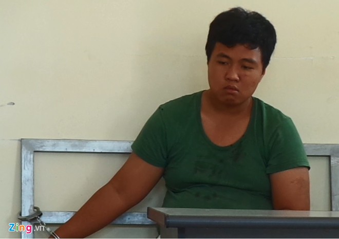Nam thanh ni&ecirc;n h&agrave;nh hung cụ gi&agrave; 70 tuổi