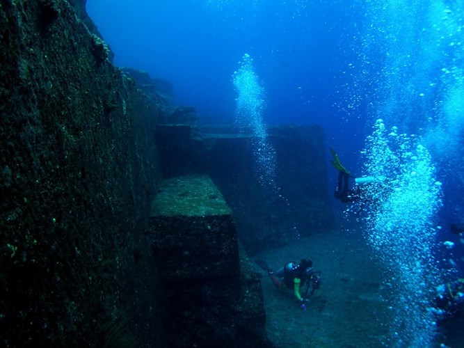 C&oacute; &yacute; kiến cho rằng c&ocirc;ng tr&igrave;nh n&agrave;y thuộc về th&agrave;nh phố Atlantis
