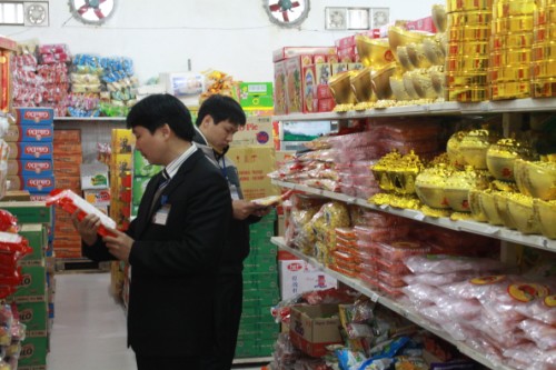 Thanh tra KH&CN c&aacute;c địa phương tiến h&agrave;nh thanh kiểm tra diện rộng h&agrave;ng đ&oacute;ng g&oacute;i sẵn lưu th&ocirc;ng tr&ecirc;n thị trường