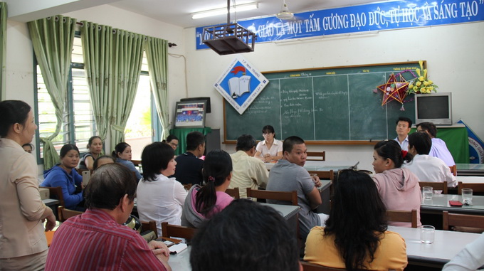 Ăn bớt cơm học sinh