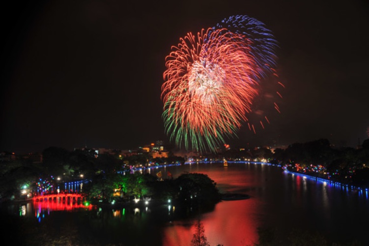 Bắn ph&aacute;o hoa
