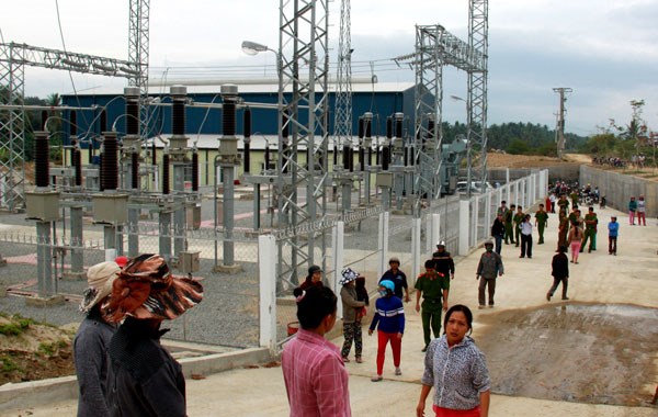 Dân vây nhà máy thủy điện Ninh Thuận Dân vây nhà máy thủy điện Ninh Thuận