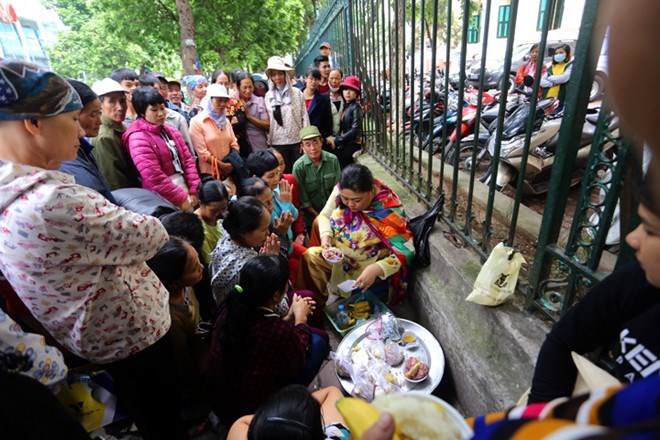 Người d&acirc;n v&acirc;y quay 
