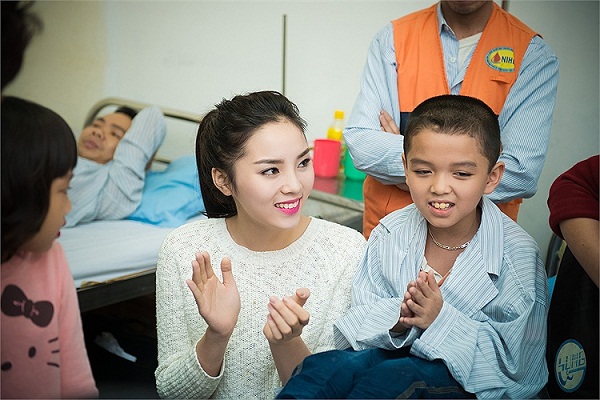 Kỳ Duyên từng đến bệnh viện nhằm gây quỹ từ thiện để các bệnh nhân vượt qua bệnh tật hiểm nghèo. Kỳ Duyên từng đến bệnh viện nhằm gây quỹ từ thiện để các bệnh nhân vượt qua bệnh tật hiểm nghèo.