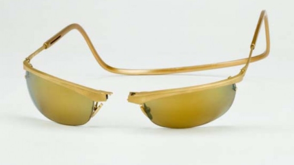 CliC Gold 18 Carat Gold Sport Sunglasses – 1,5 tỷ