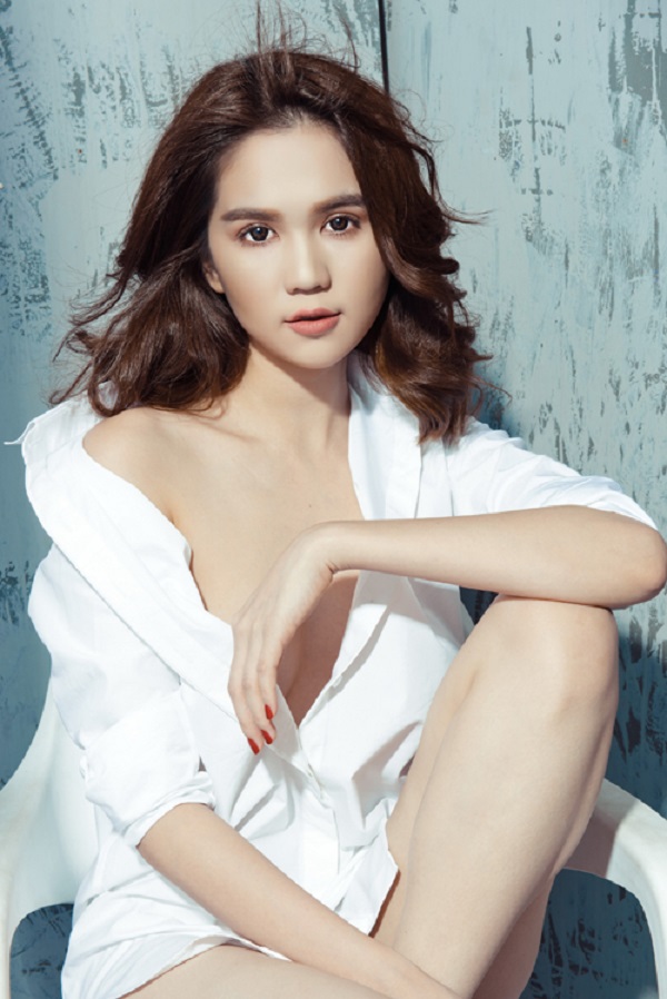 Ngọc Trinh trung thành với phong cách sexy từ khi ra nhập showbiz Việt. Cô xây dựng thành công hình ảnh một 'nữ hoàng nội y' trên sàn diễn và trong các bộ ảnh thời trang.
