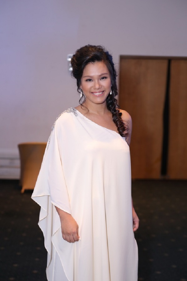 Mới đây Phương Vy Idols xuất hiện tại 1 sự kiện với thân hình tròn trịa và da ngăm đen khiến cư dân mạng ngỡ ngàng không nhận ra.