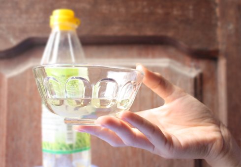 Nhiều người m&ugrave; qu&aacute;ng chọn phương ph&aacute;p uống giấm để giảm c&acirc;n