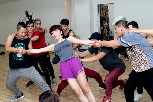The Remix 2015 tuần 4 T&oacute;c Ti&ecirc;n sẽ thể hiện ca kh&uacute;c Ng&agrave;y mai với vũ điệu n&oacute;ng bỏng, gợi cảm