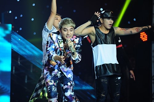 Trước đ&oacute;, Sơn T&ugrave;ng M-TP cũng d&iacute;nh tin đồn bỏ thi tại Liveshow 7 The Remix 2015