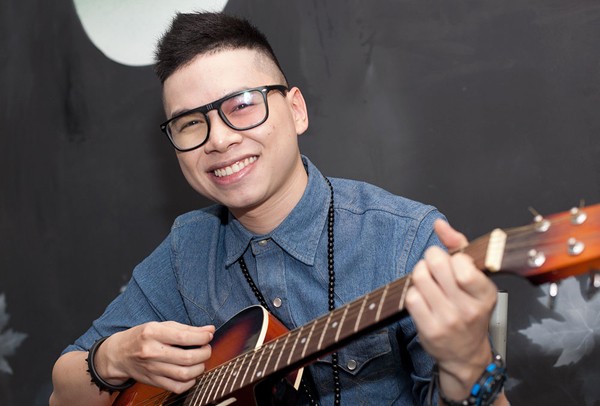 Ho&agrave;ng T&ocirc;n cho biết l&yacute; do vắng mặt tại Liveshow 7 The Remix 2015 l&agrave; do bị tr&ugrave;ng show